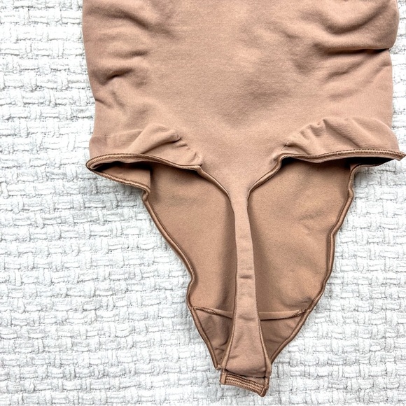 Skims Seamless Sculpt Thong Bodysuit - Picture 6 of 8